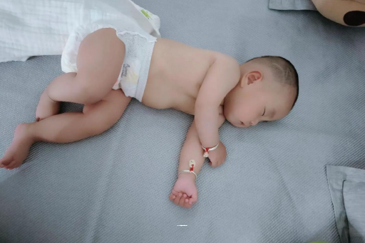 锡林郭勒宝宝发烧可以喝牛奶吗